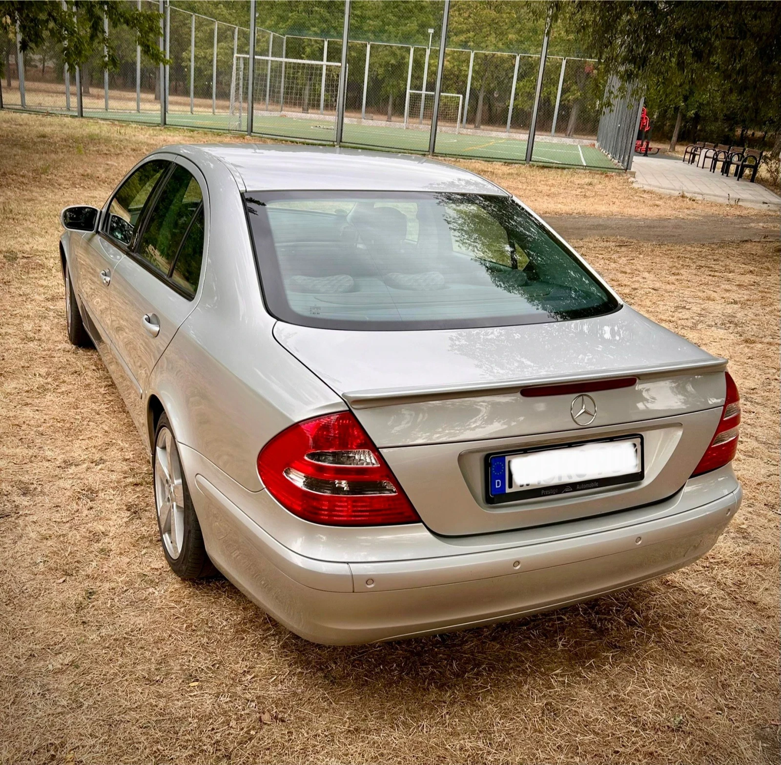 Mercedes-Benz E 220, снимка 1