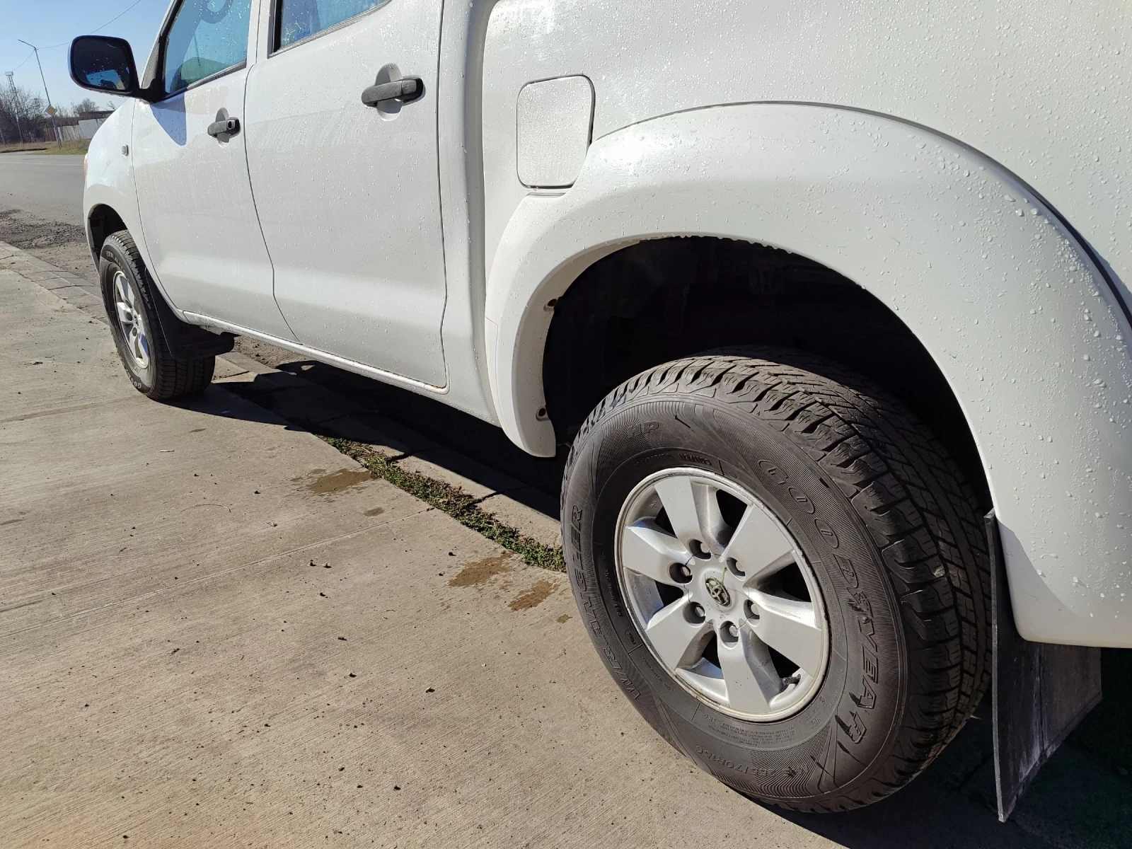 Toyota Hilux 2.5d4d 125hp - изображение 4