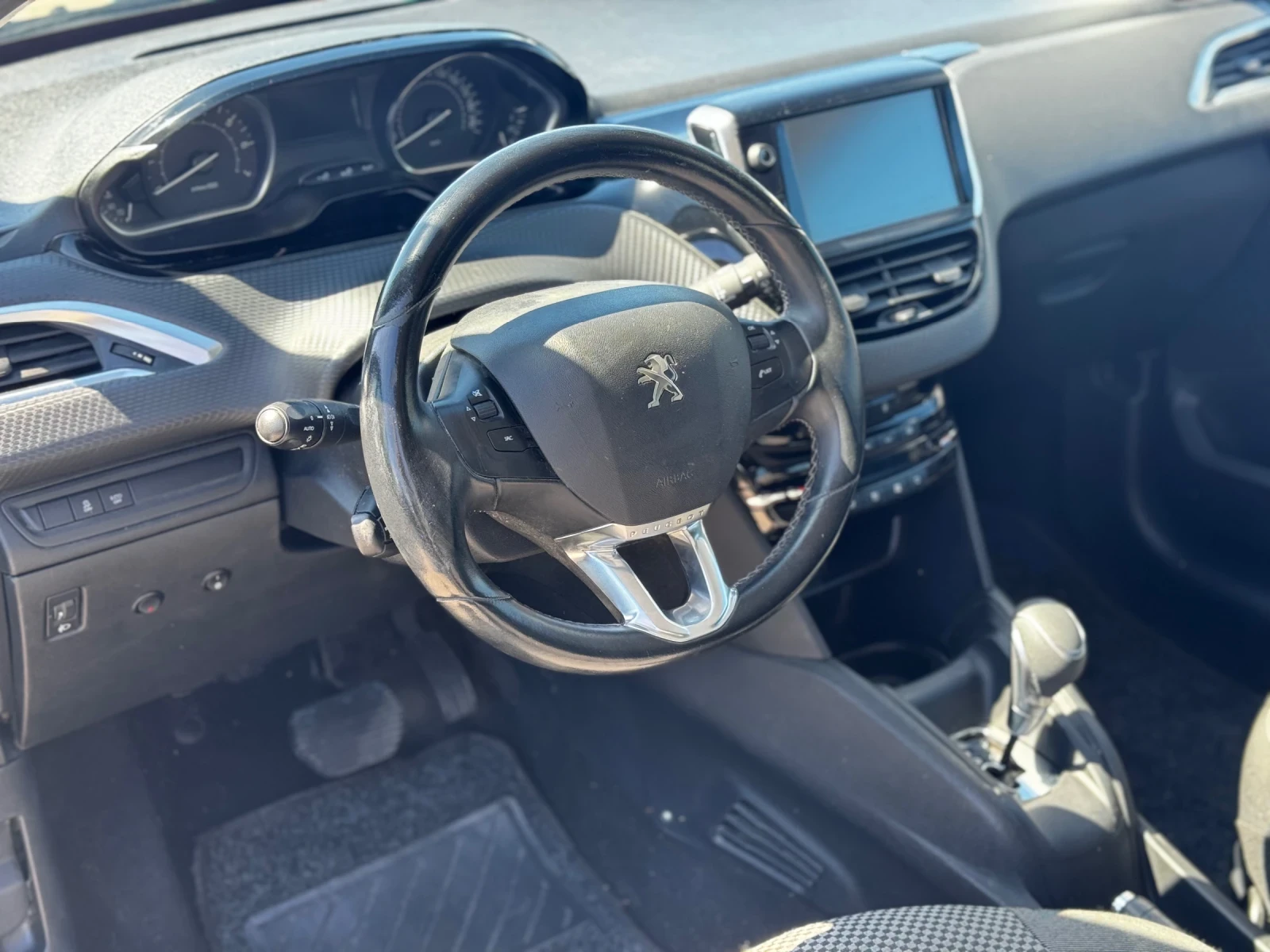 Peugeot 208 ЗА КОМПЮТЪР! 1.2T Автоматик 110кс. - изображение 9