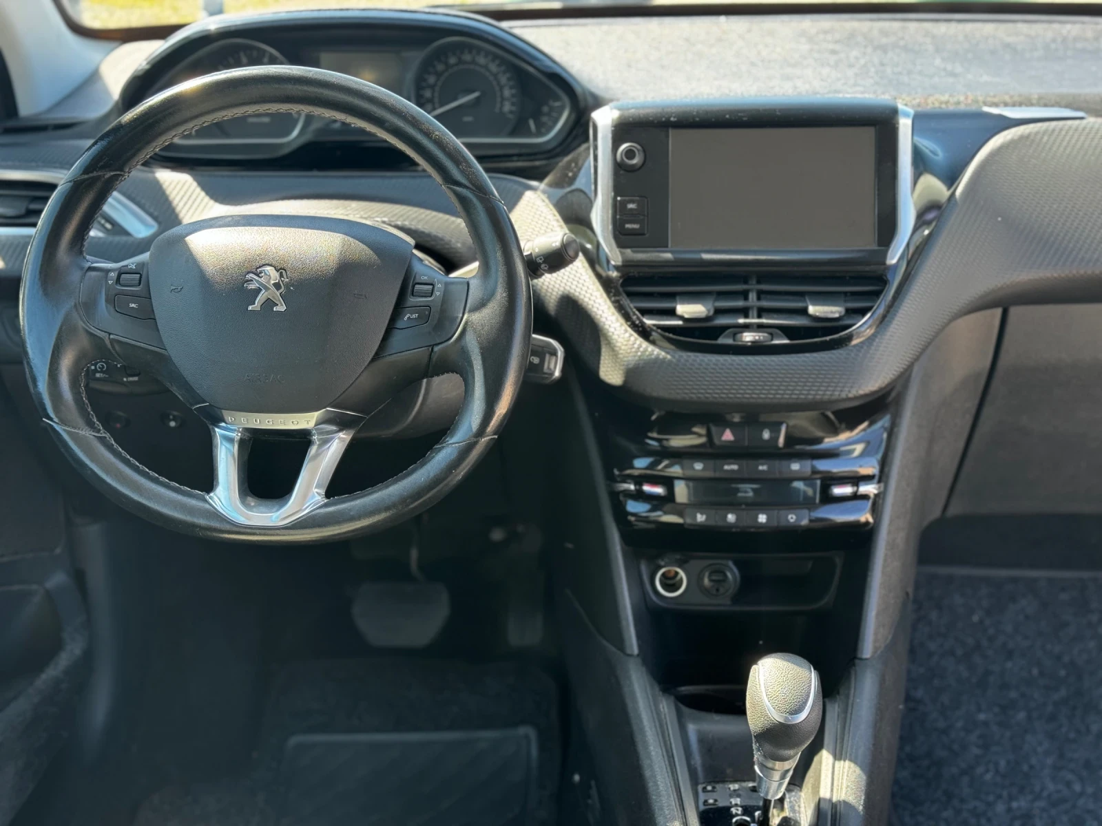 Peugeot 208 ЗА КОМПЮТЪР! 1.2T Автоматик 110кс. - изображение 10