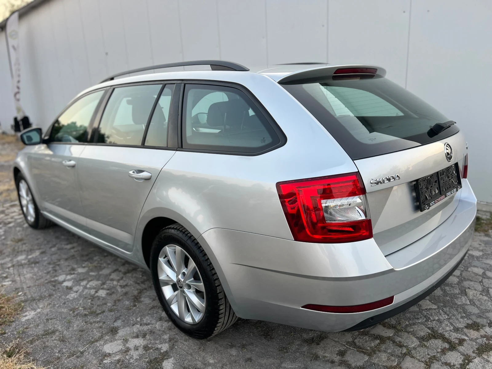 Skoda Octavia 1.6TDI//EURO/6 АВТОМАТИК/ НАВИ  - изображение 3