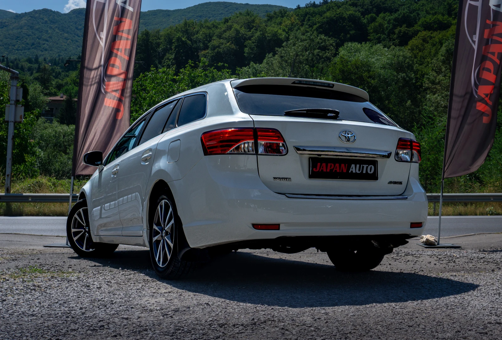 Toyota Avensis 1.8 VVT-I 147hp С ГАРАНЦИЯ! Бяла перла!  - изображение 6