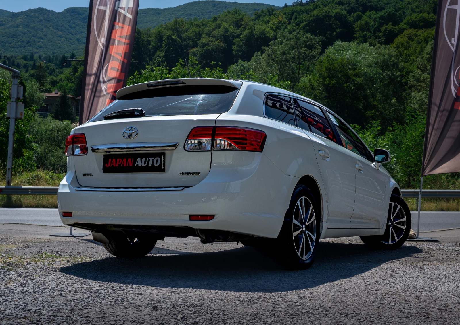 Toyota Avensis 1.8 VVT-I 147hp С ГАРАНЦИЯ! Бяла перла!  - изображение 4