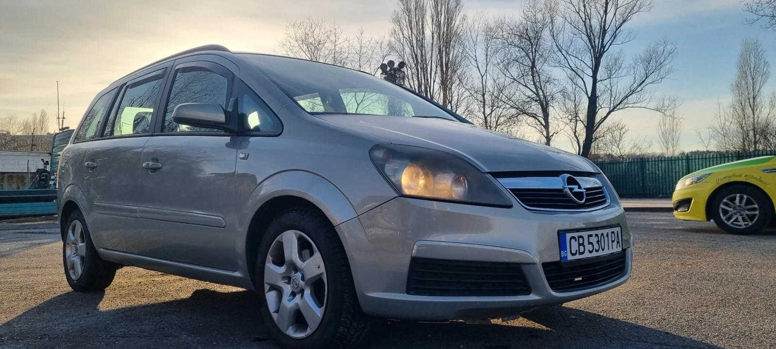 Opel Zafira Ван, снимка 3 - Автомобили и джипове - 53802040