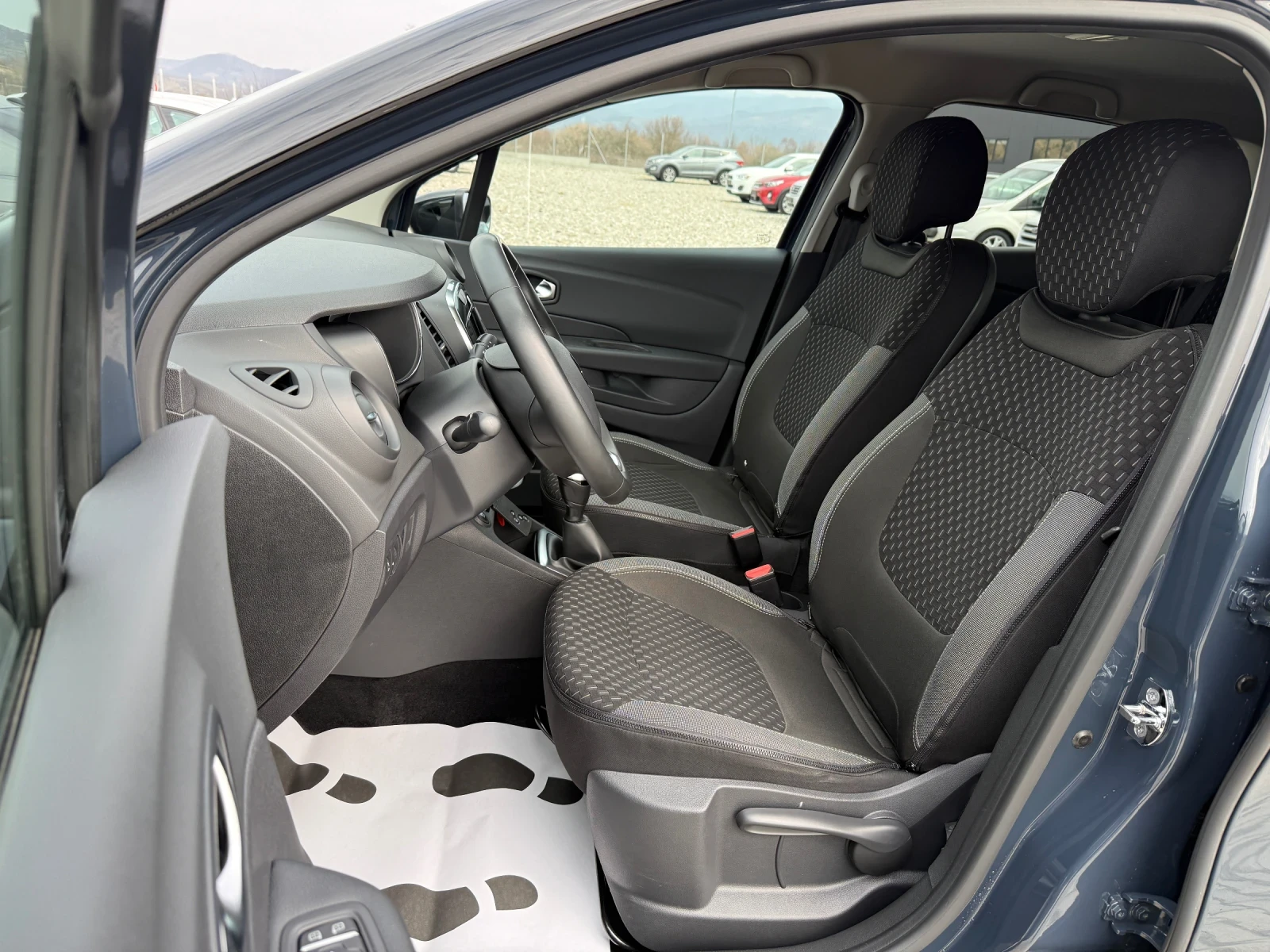 Renault Captur 1.5 DCI FACELIFT NAVI CAMERA, снимка 11 - Автомобили и джипове - 53873547