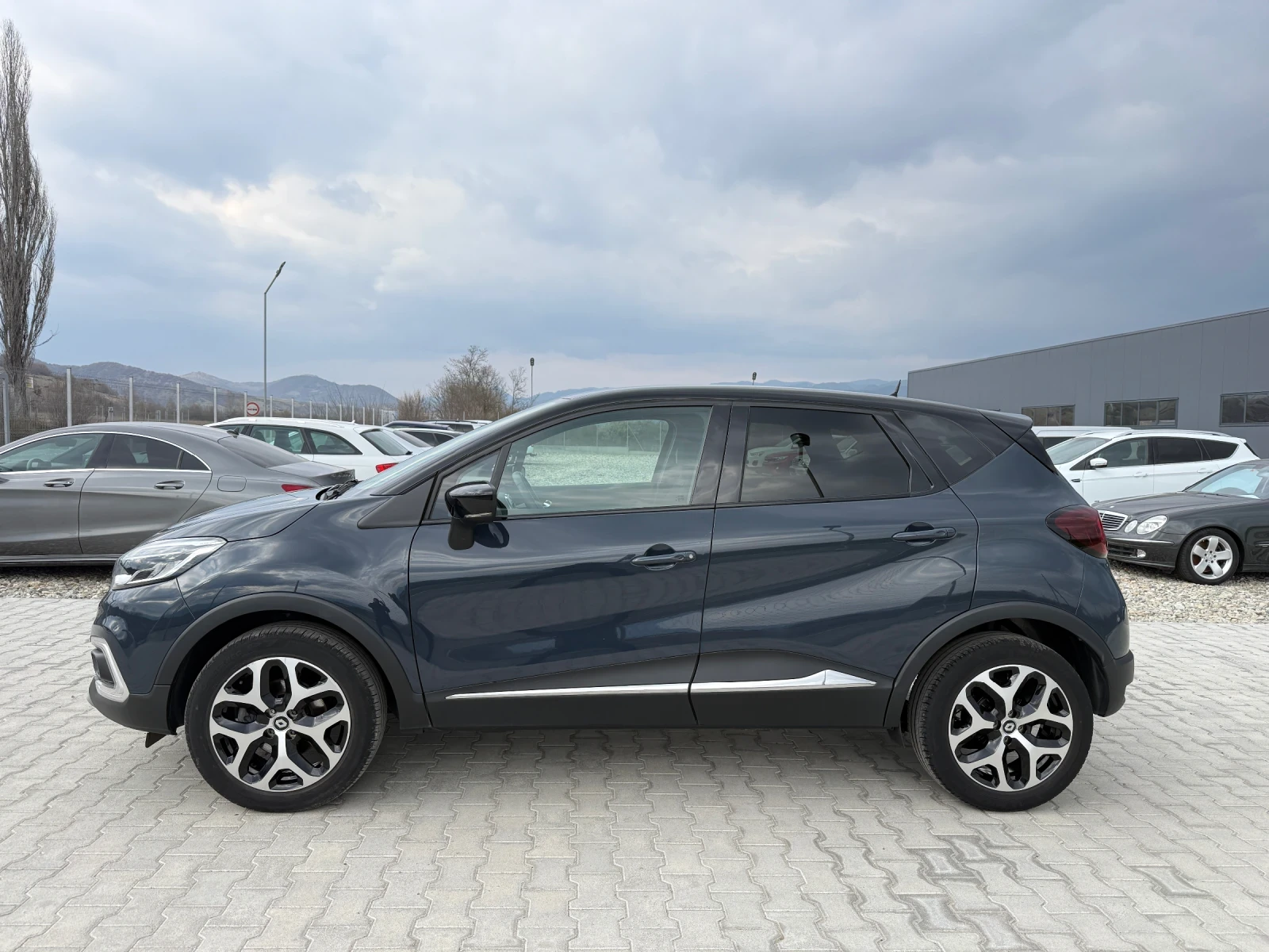 Renault Captur 1.5 DCI FACELIFT NAVI CAMERA, снимка 3 - Автомобили и джипове - 53873547
