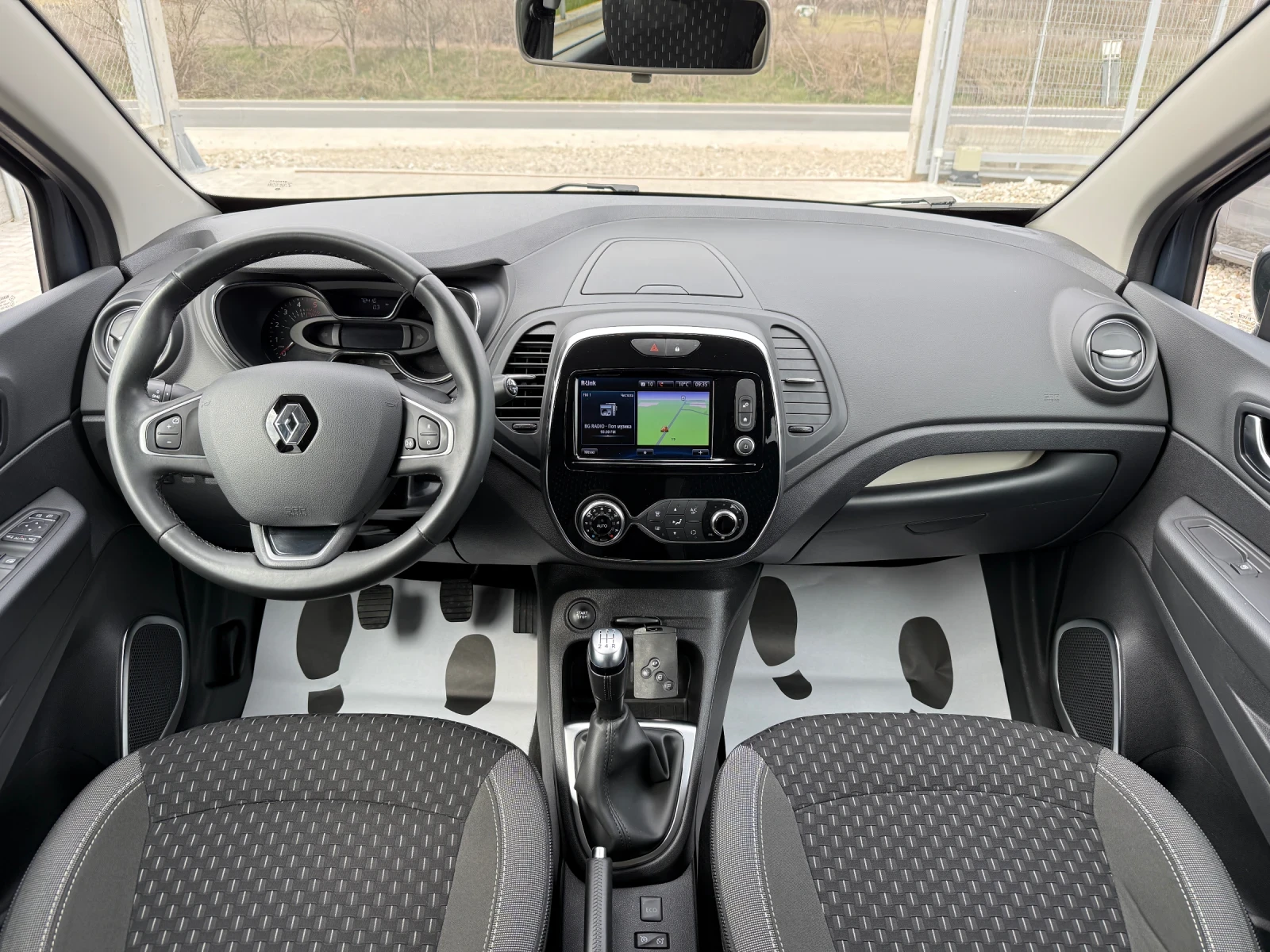 Renault Captur 1.5 DCI FACELIFT NAVI CAMERA, снимка 15 - Автомобили и джипове - 53873547