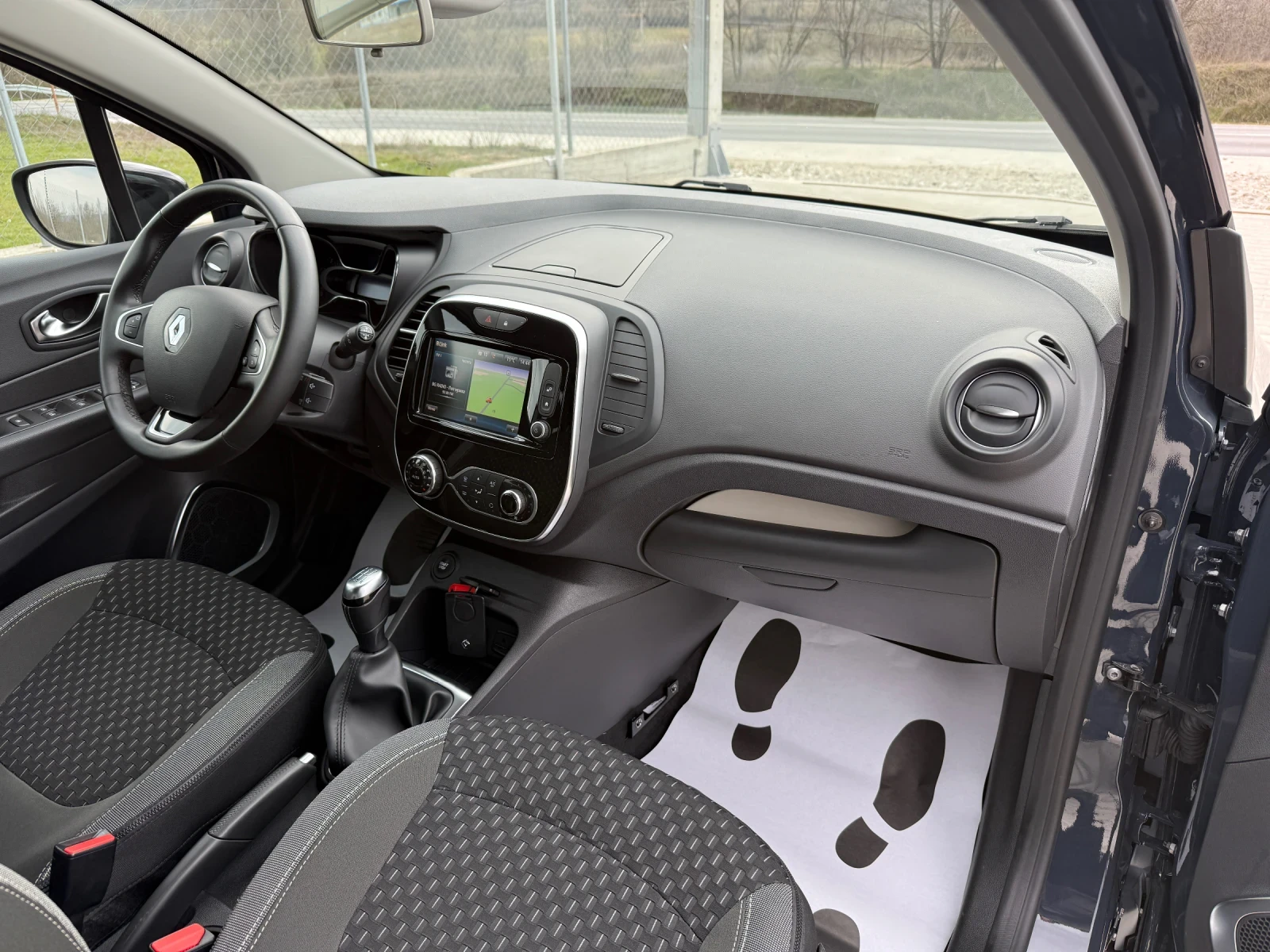 Renault Captur 1.5 DCI FACELIFT NAVI CAMERA, снимка 13 - Автомобили и джипове - 53873547