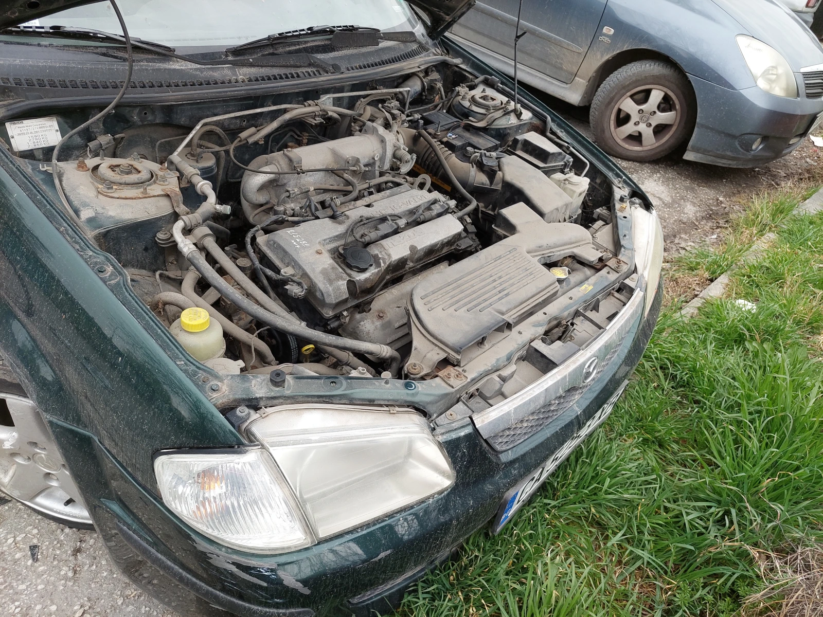 Mazda 323, снимка 13 - Автомобили и джипове - 53910901