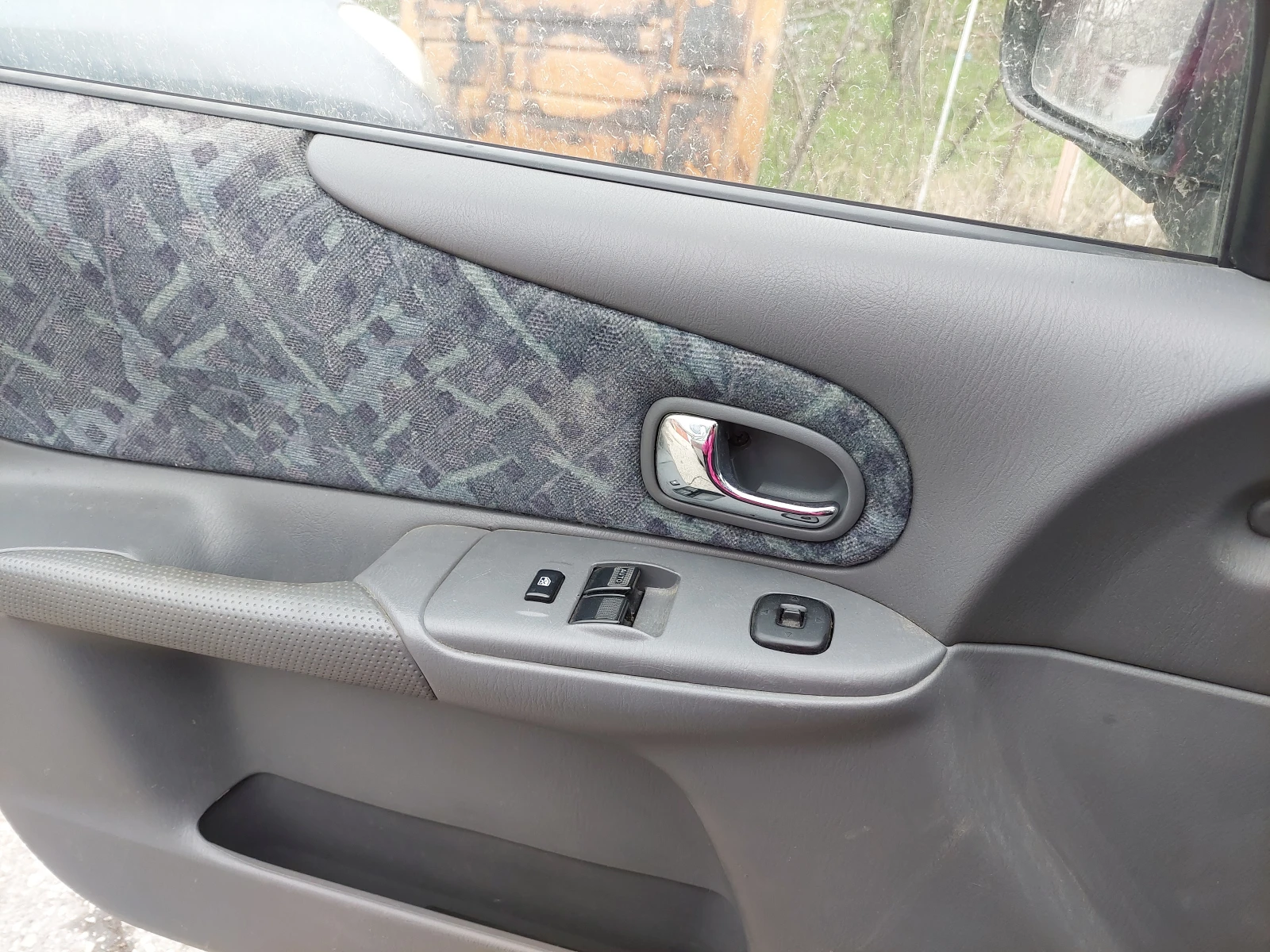 Mazda 323, снимка 4 - Автомобили и джипове - 53910901