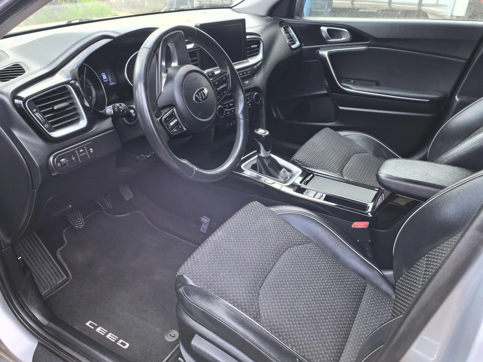 Kia Ceed, снимка 13 - Автомобили и джипове - 54306412