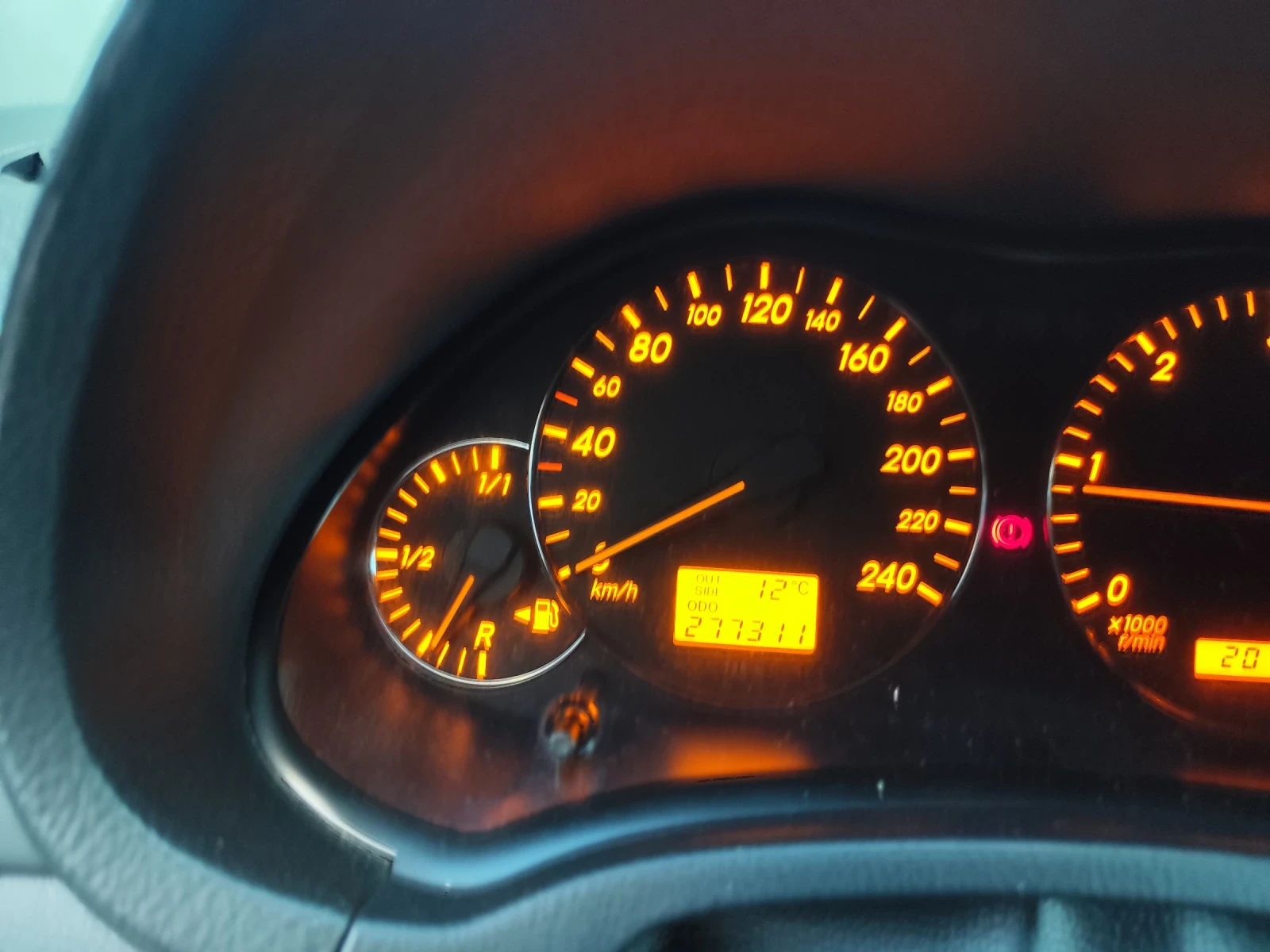 Toyota Avensis, снимка 10 - Автомобили и джипове - 54657323