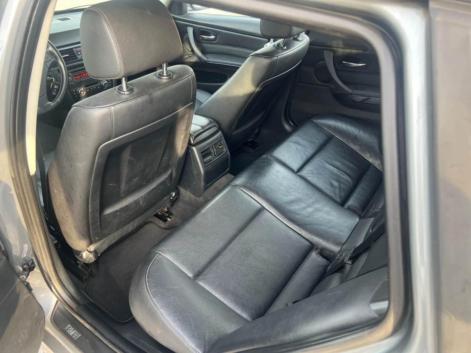 BMW 318 D Bi-xenon koja Euro5, снимка 11 - Автомобили и джипове - 54948687