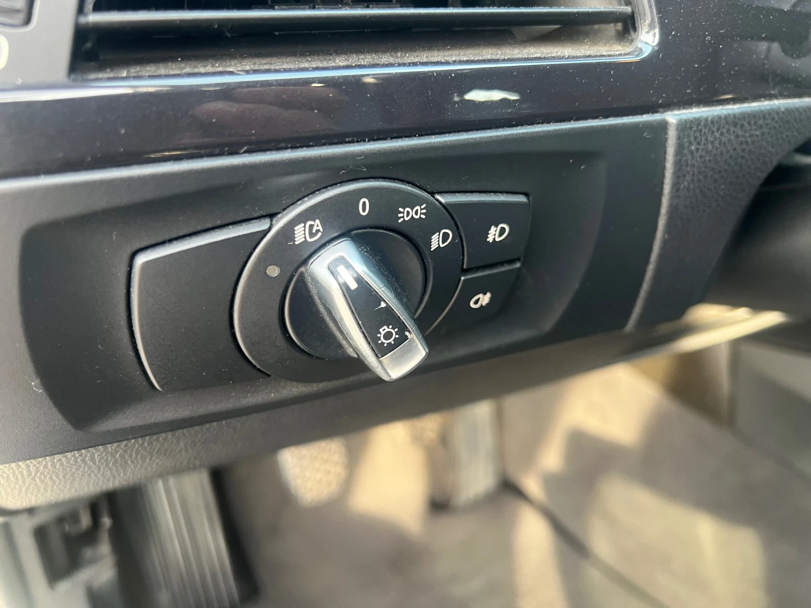 BMW 318 D Bi-xenon koja Euro5, снимка 13 - Автомобили и джипове - 54948687