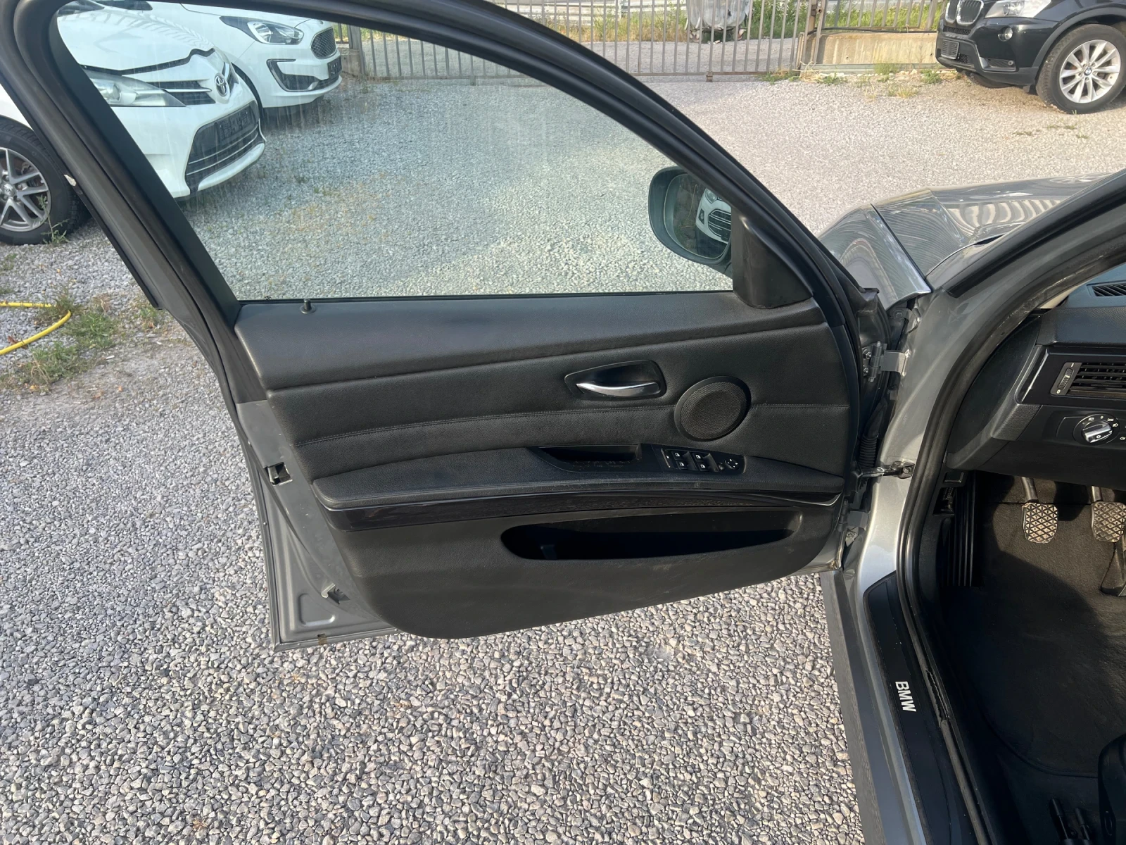 BMW 318 D Bi-xenon koja Euro5, снимка 12 - Автомобили и джипове - 54948687