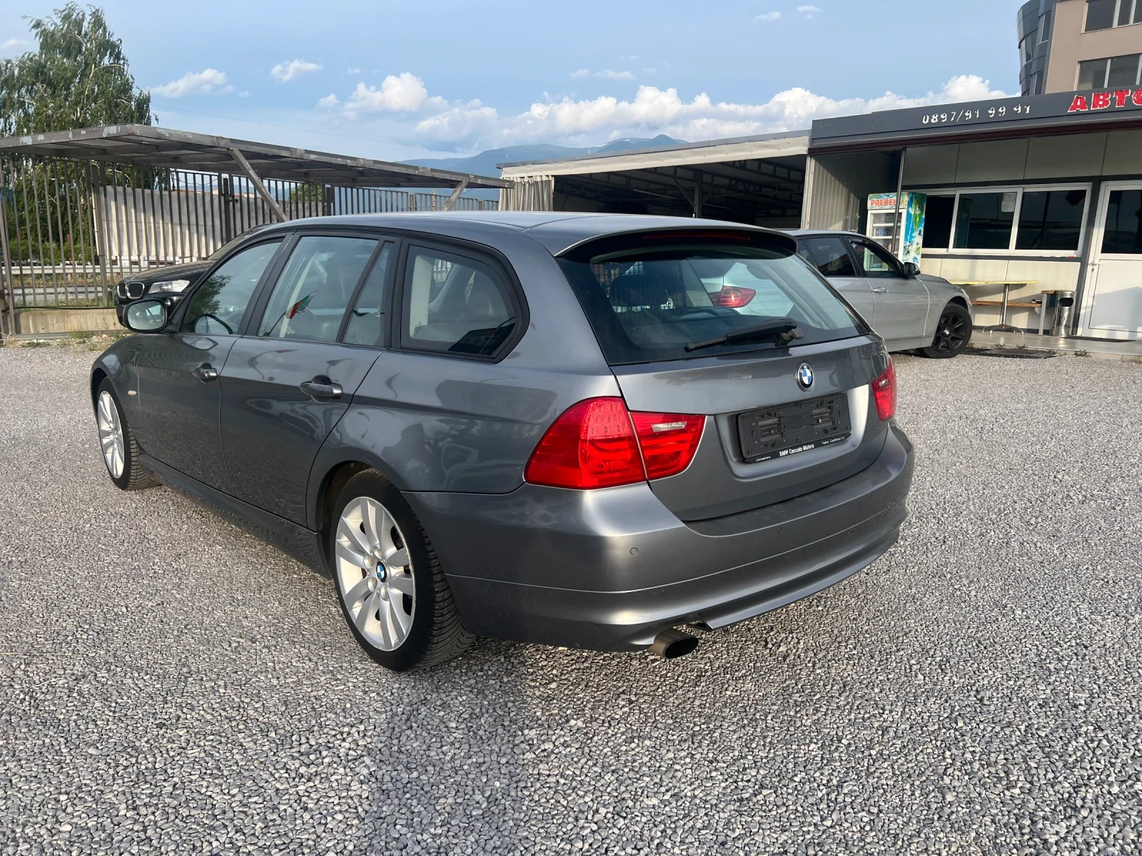 BMW 318 D Bi-xenon koja Euro5, снимка 4 - Автомобили и джипове - 54948687