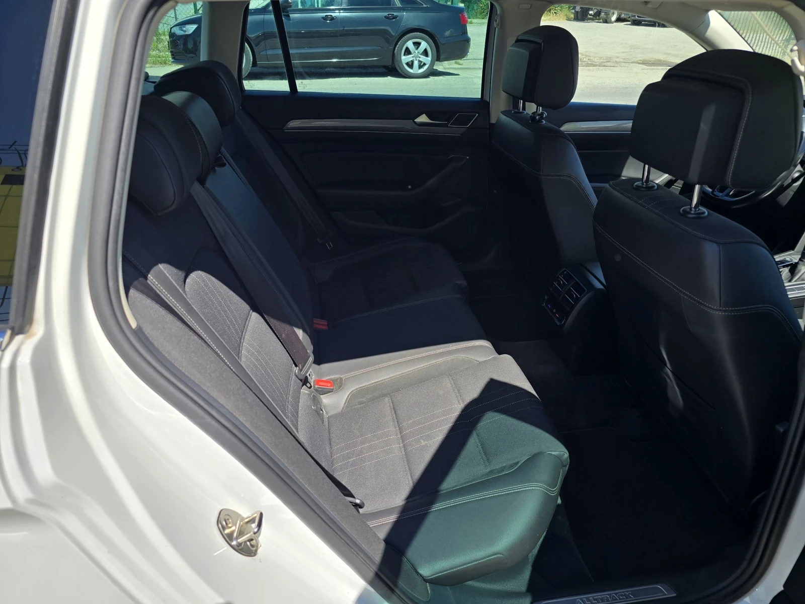 VW Alltrack 2.0TDI/EXECUTIVE/CAMERA, снимка 11 - Автомобили и джипове - 55048537