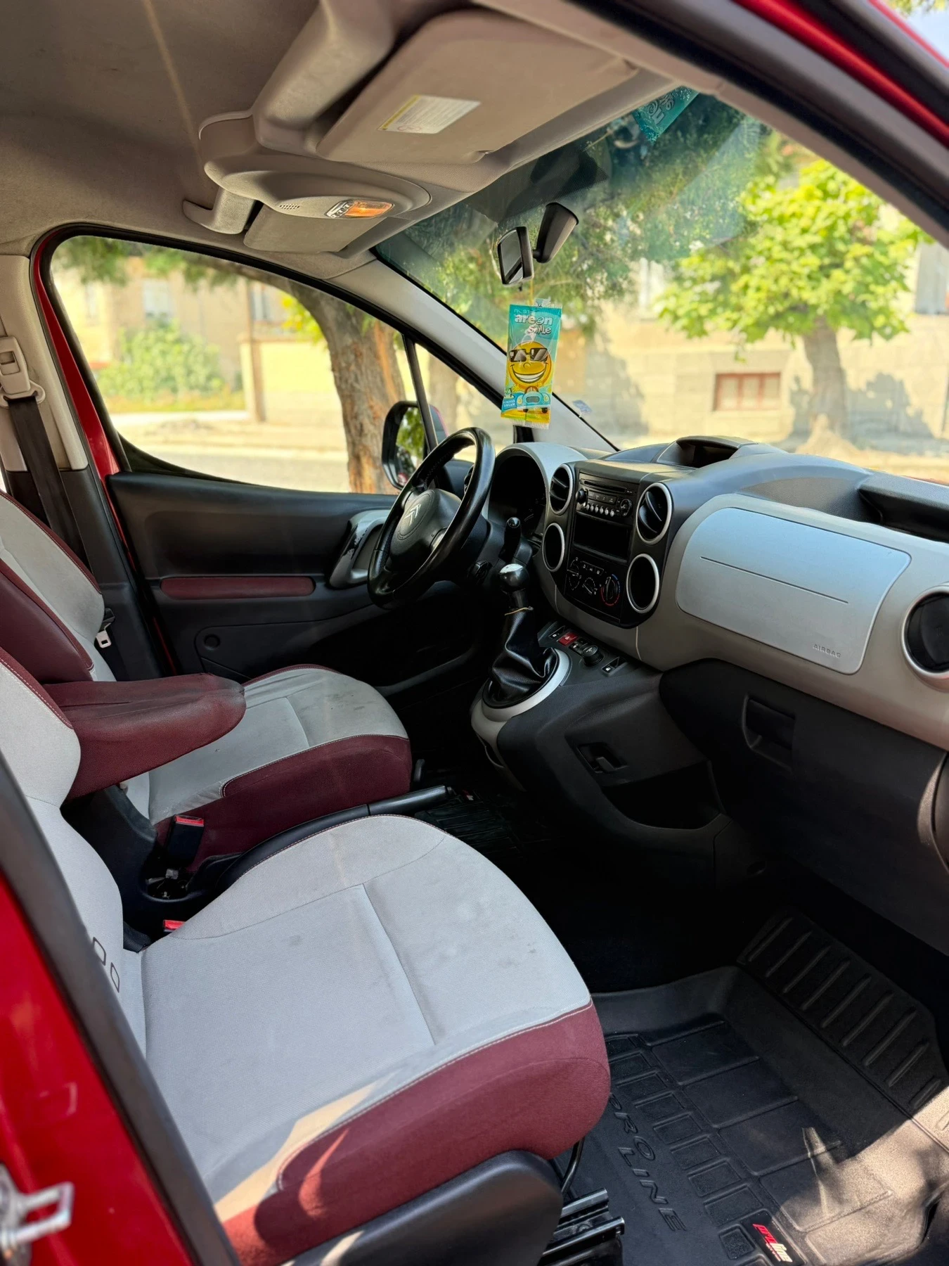 Citroen Berlingo 1.6 HDI, снимка 9 - Автомобили и джипове - 56315417