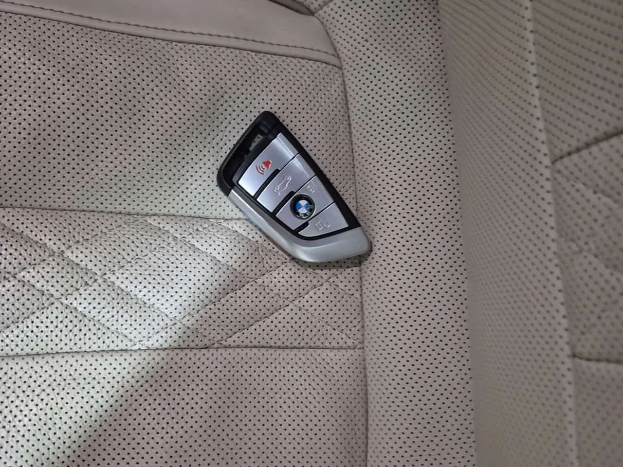 BMW 530 * XDRIVE* ПОДГРЕВ ВОЛАН* КАМЕРА* KEYLESS, снимка 9 - Автомобили и джипове - 56169141