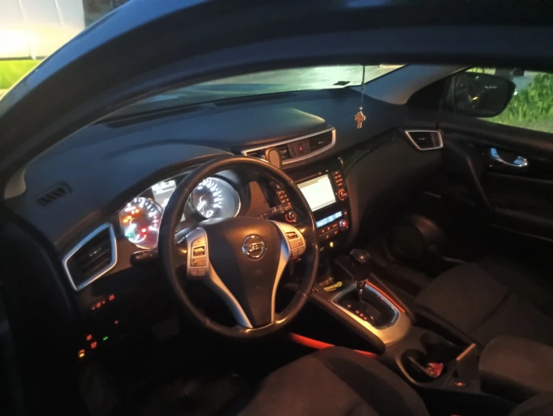Nissan Qashqai 2, снимка 10 - Автомобили и джипове - 52592730
