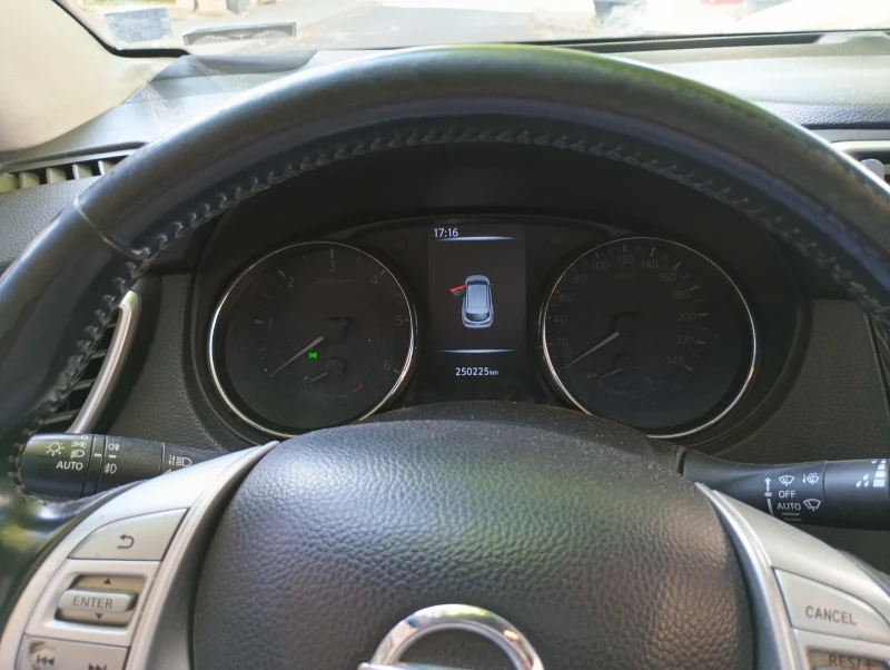 Nissan Qashqai 2, снимка 9 - Автомобили и джипове - 52592730