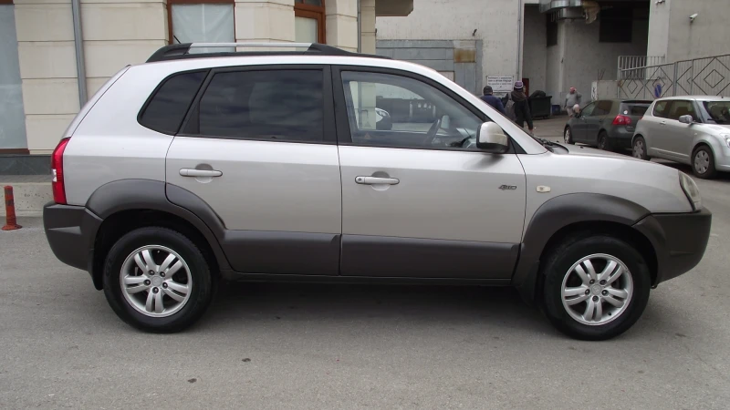 Hyundai Tucson 2.0.d.140.k.c.4x4.КОЖА., снимка 2 - Автомобили и джипове - 52040725