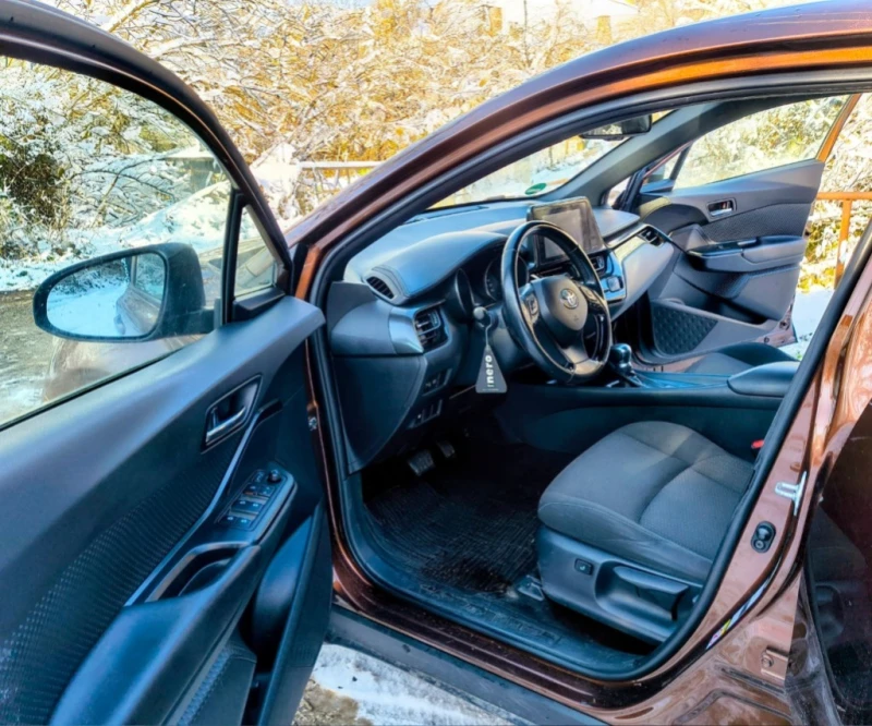 Toyota C-HR AWD, automatic, снимка 9 - Автомобили и джипове - 53030903