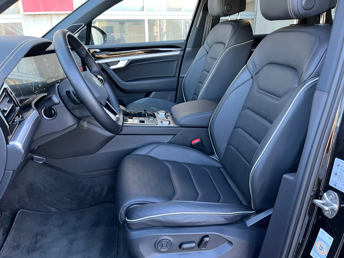 VW Touareg Elegance 3.0 V6 TDI SCR 4MOTION - изображение 4