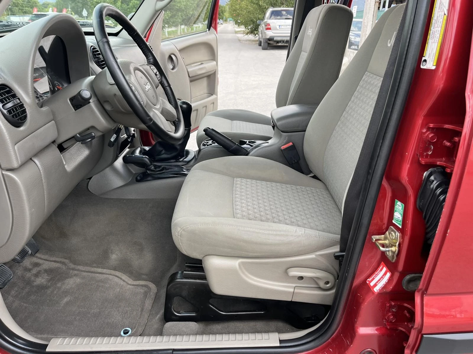 Jeep Cherokee 137 000км 2.8CRD 163кс 4Х4 БЪРЗИ, БАВНИ И БЛОКАЖ  - изображение 8