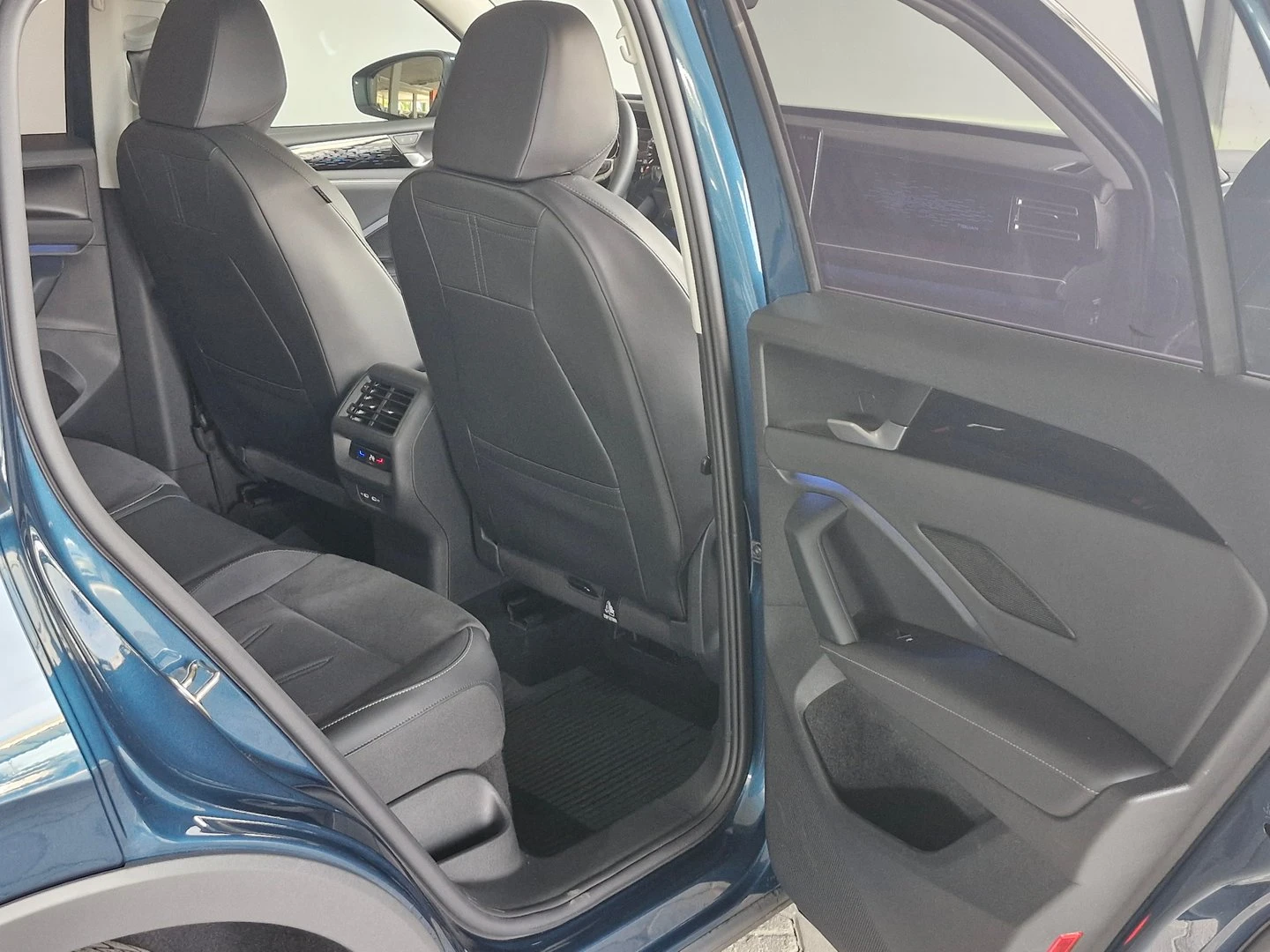 VW Tiguan Elegance 2.0 TDI SCR 4MOTION DSG | Mobile.bg   9