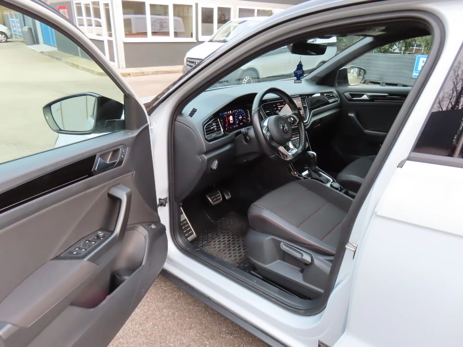 VW T-Roc 2.0TDI/190HP/SPORT/PANO/DSG/4WD/DIGI/KLESS/730g - изображение 7