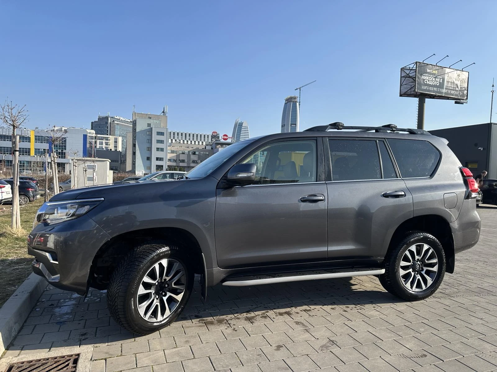 Toyota Land cruiser Luxury, снимка 2 - Автомобили и джипове - 53759188