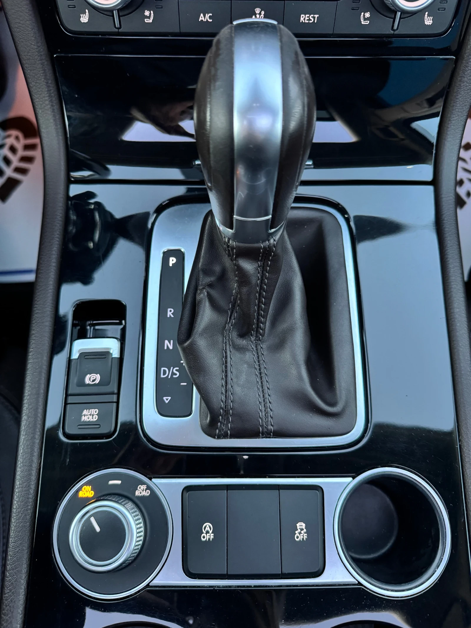 VW Touareg 3.0TDi V6 FaceLift, снимка 15 - Автомобили и джипове - 53807313