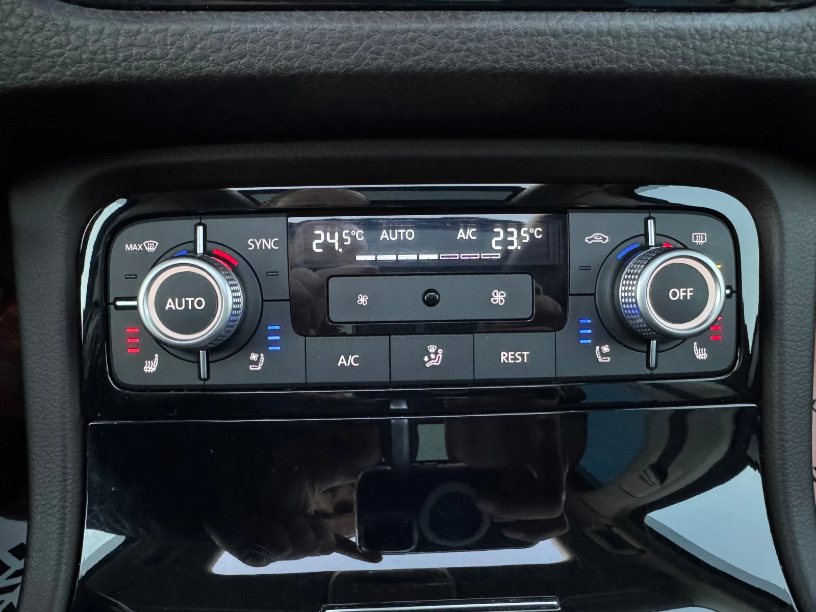 VW Touareg 3.0TDi V6 FaceLift, снимка 16 - Автомобили и джипове - 53807313