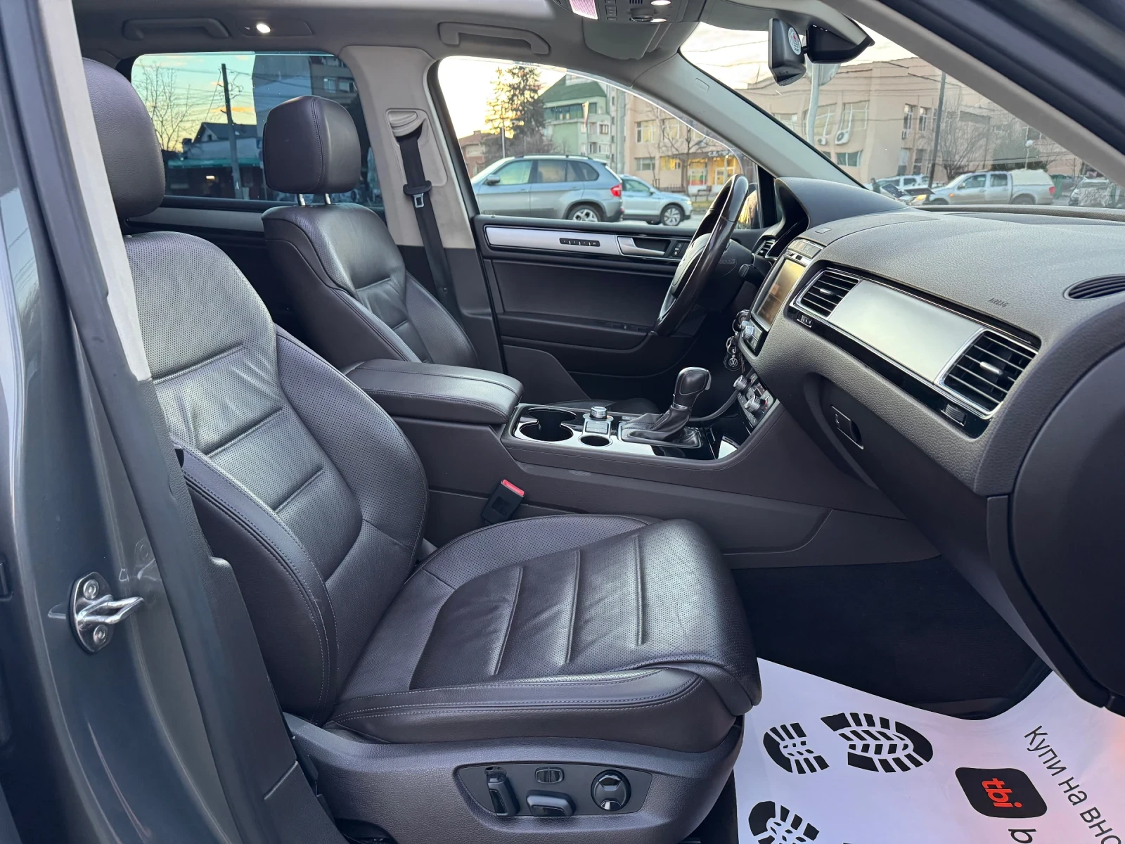 VW Touareg 3.0TDi V6 FaceLift, снимка 10 - Автомобили и джипове - 53807313