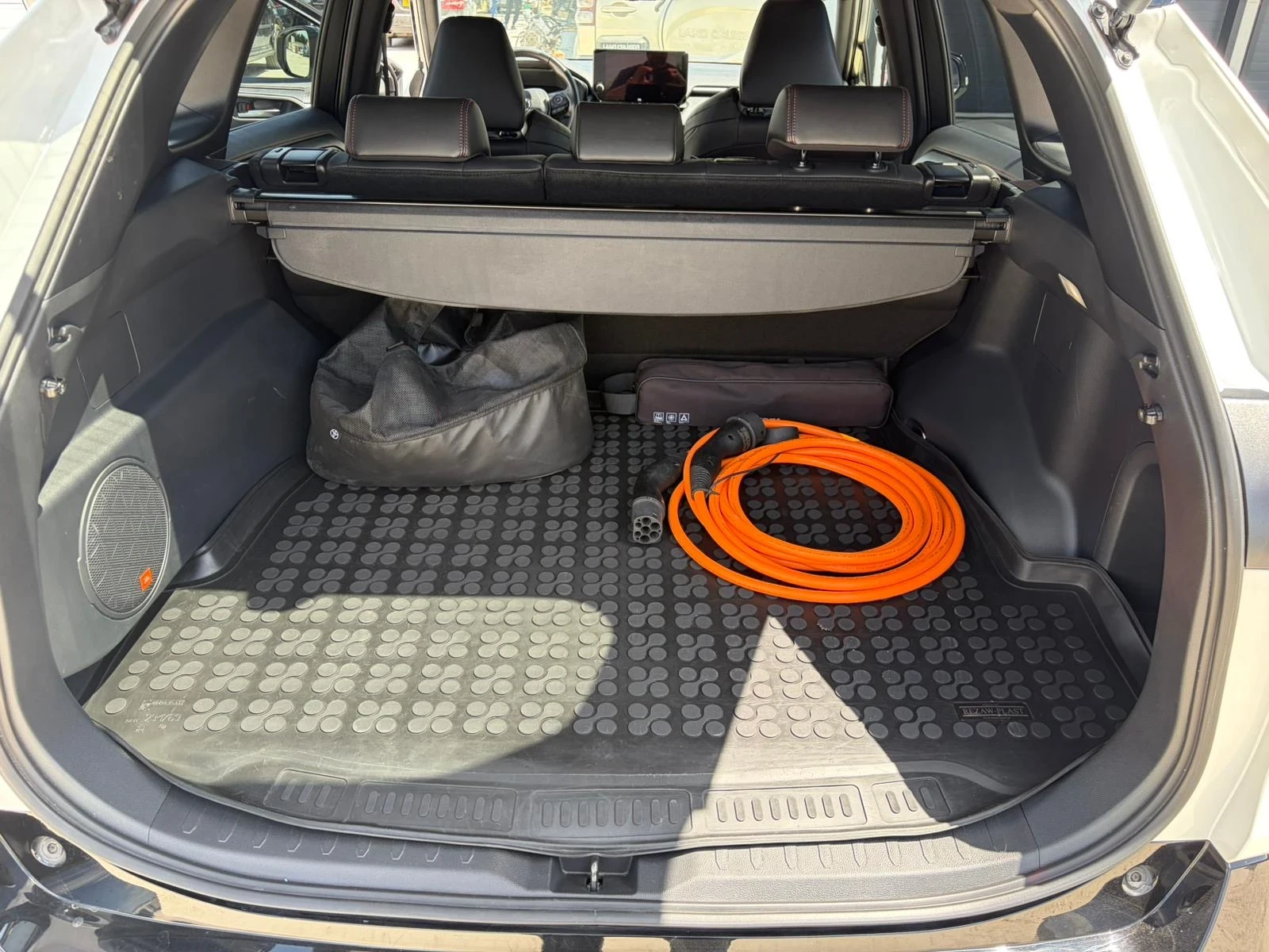 Toyota Rav4 2, 5 PHEV PLUG-in hybrid , снимка 10 - Автомобили и джипове - 54592198
