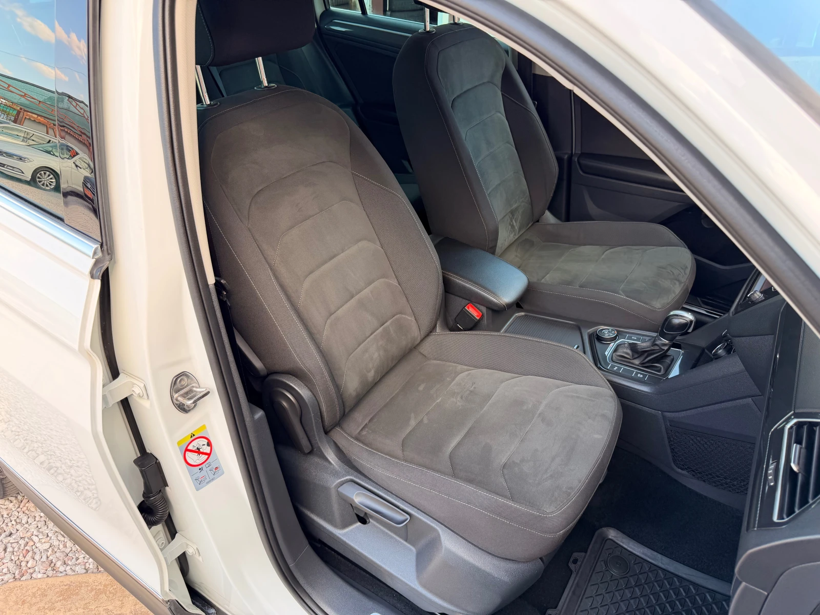 VW Tiguan 2.0TDI* 100%km* FULL* NAVI* PANORAMA* LIZING, снимка 9 - Автомобили и джипове - 55229376