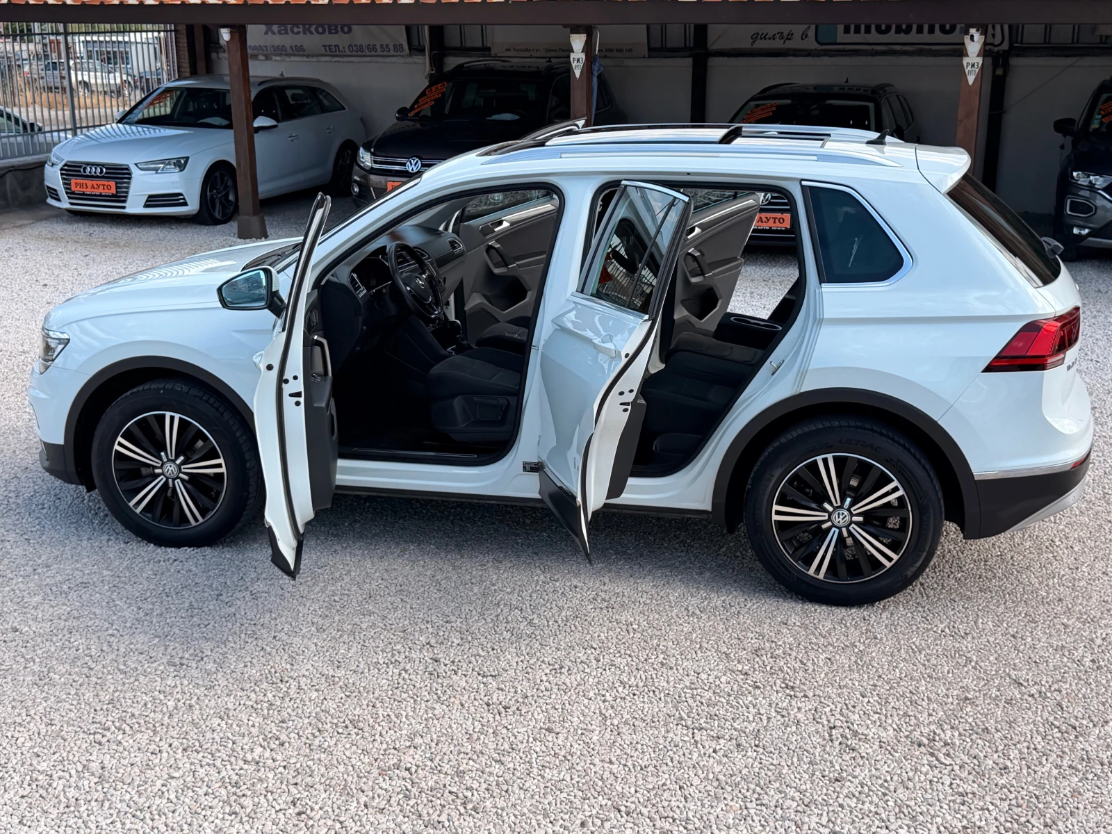 VW Tiguan 2.0TDI* 100%km* FULL* NAVI* PANORAMA* LIZING, снимка 10 - Автомобили и джипове - 55229376