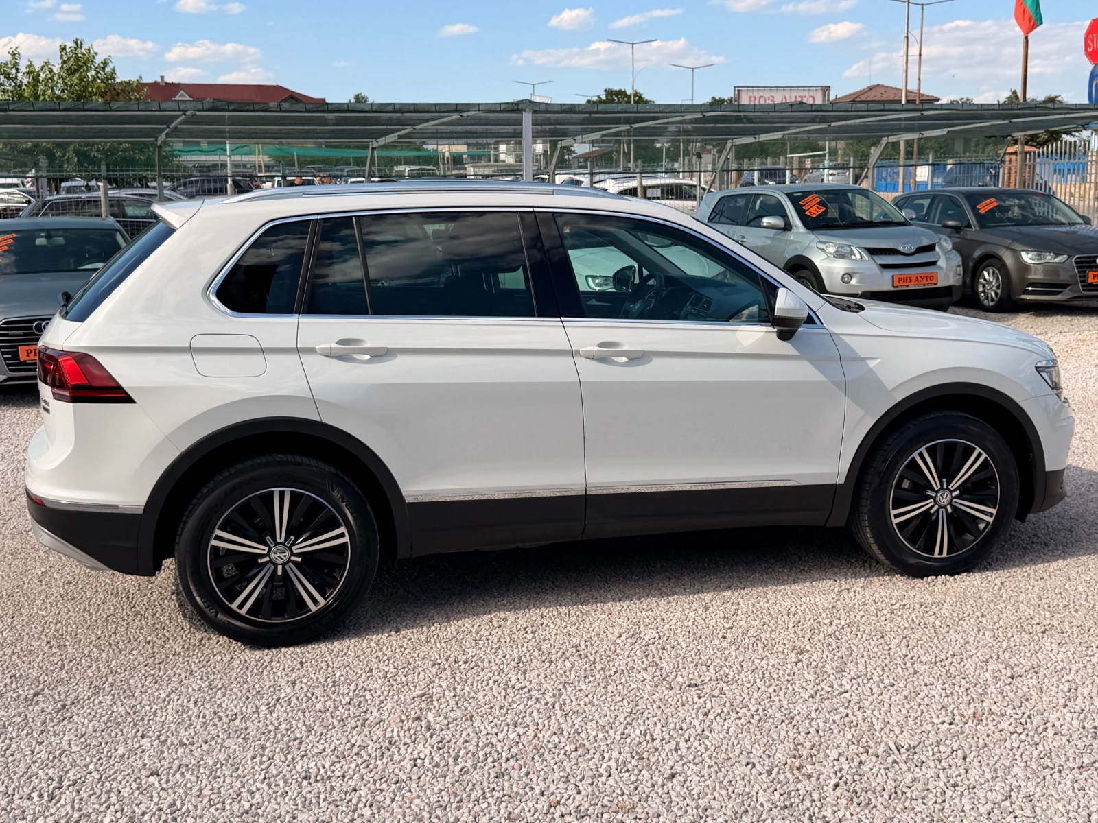 VW Tiguan 2.0TDI* 100%km* FULL* NAVI* PANORAMA* LIZING, снимка 4 - Автомобили и джипове - 55229376