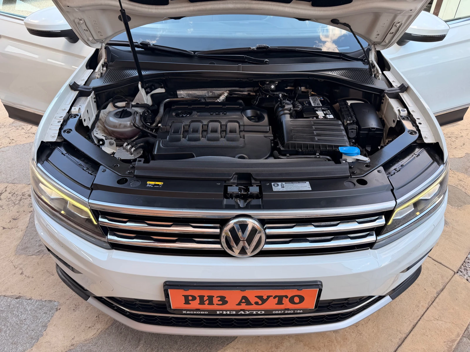 VW Tiguan 2.0TDI* 100%km* FULL* NAVI* PANORAMA* LIZING, снимка 17 - Автомобили и джипове - 55229376