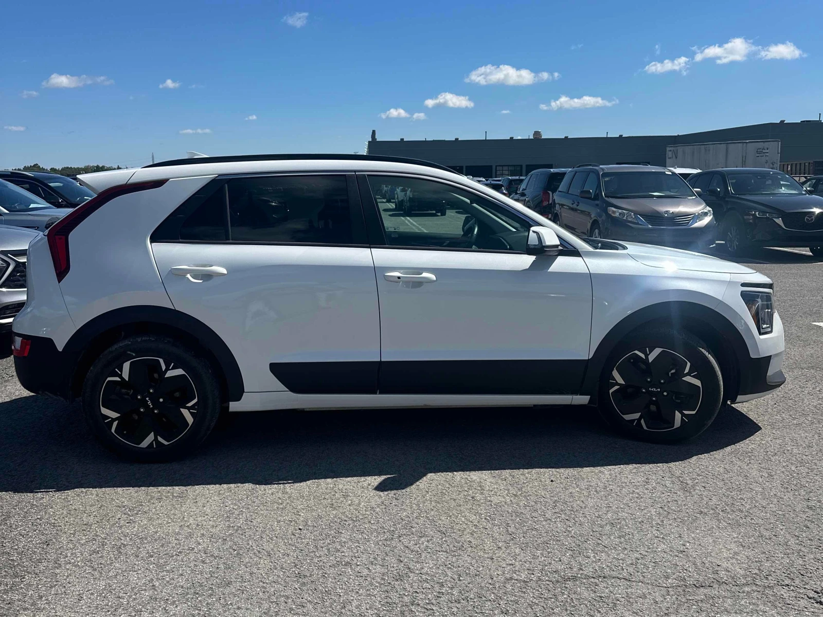 Kia Niro | CARFAX | АВТОКРЕДИТ БЕЗ ПЪРВОНАЧАЛНА ВНОСКА, снимка 4 - Автомобили и джипове - 55892598