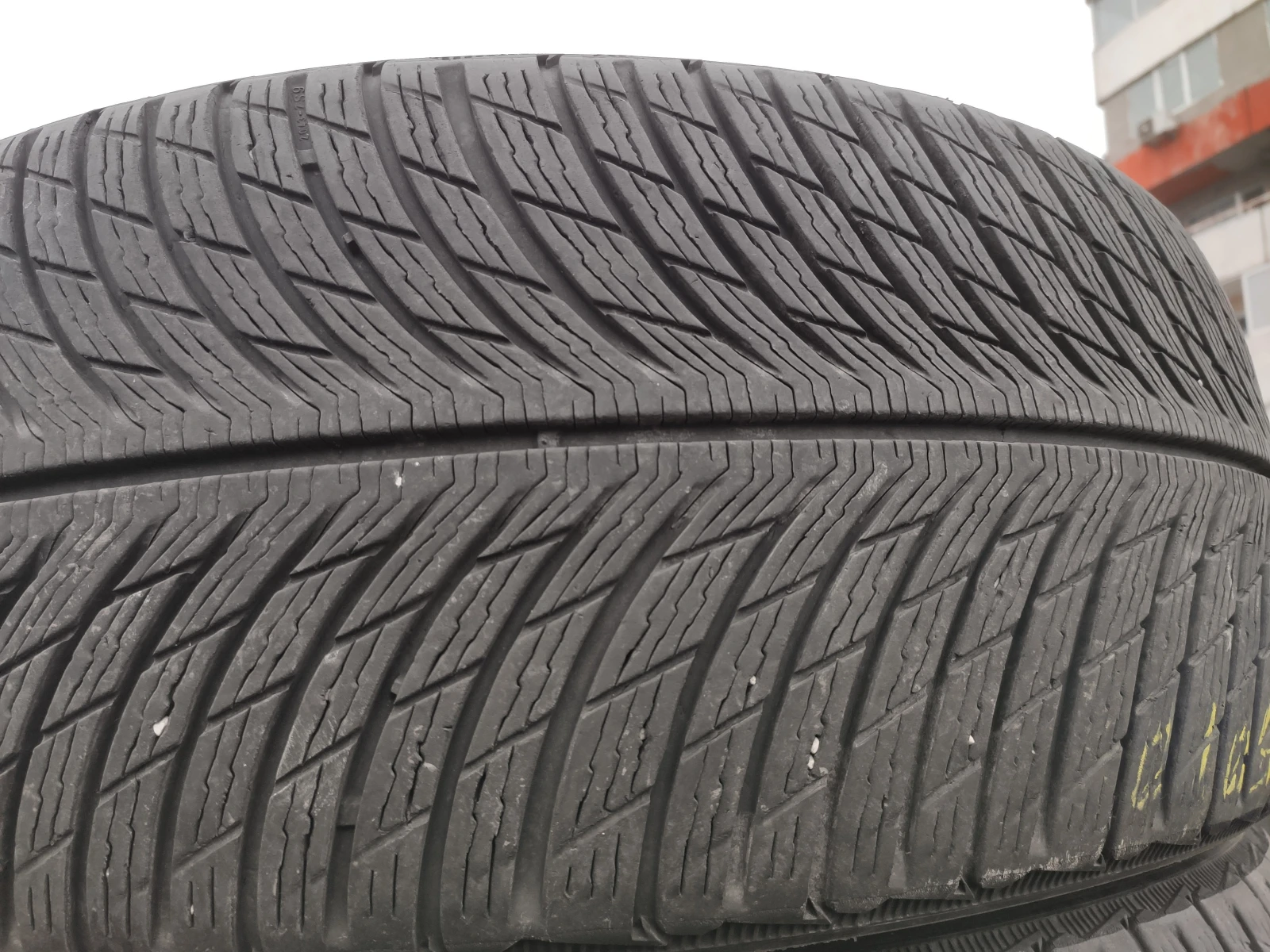 Гуми Зимни 245/50R19, снимка 3 - Гуми и джанти - 53965586