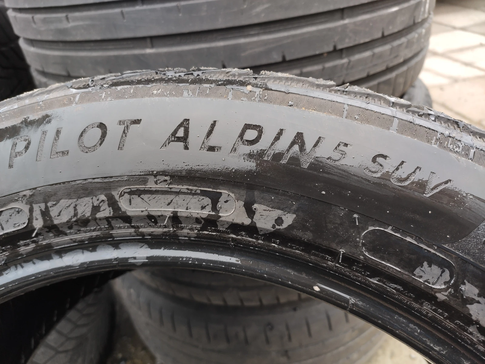 Гуми Зимни 245/50R19, снимка 11 - Гуми и джанти - 53965586