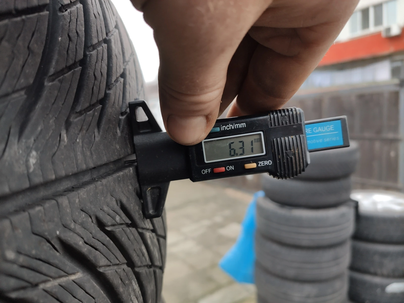 Гуми Зимни 245/50R19, снимка 8 - Гуми и джанти - 53965586