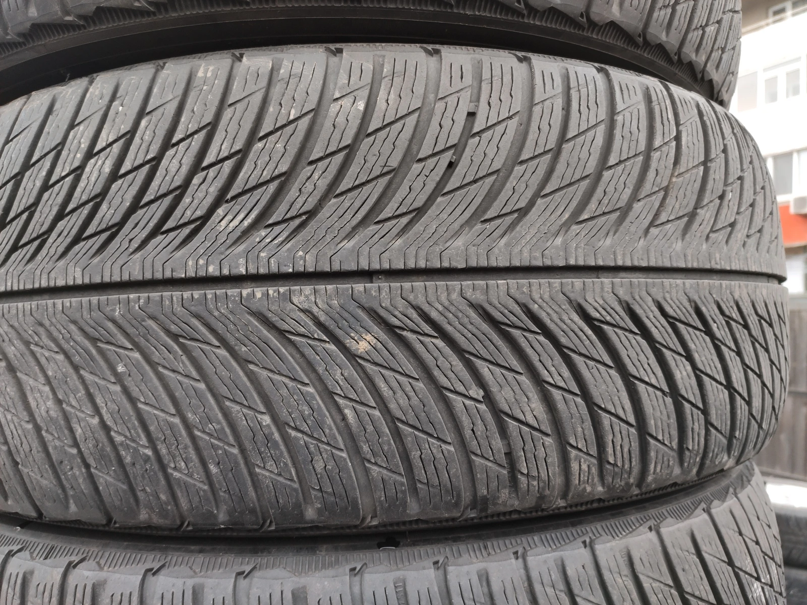 Гуми Зимни 245/50R19, снимка 5 - Гуми и джанти - 53965586