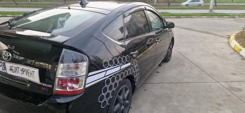 Toyota Prius, снимка 10 - Автомобили и джипове - 52568231