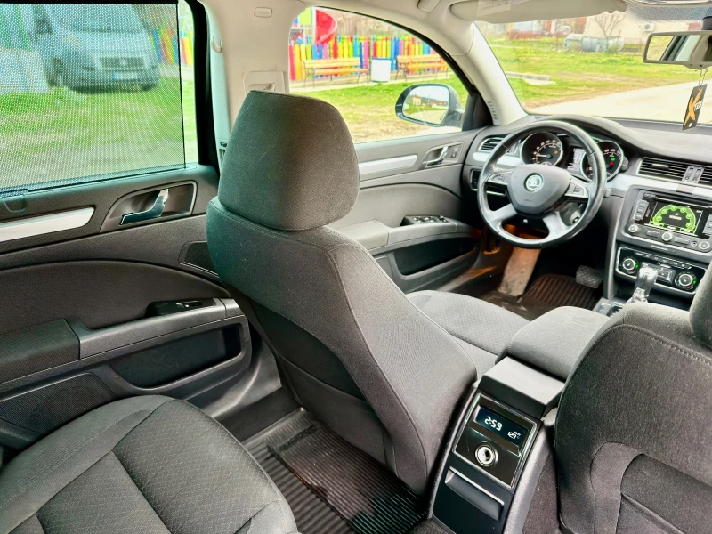 Skoda Superb 2.0TDI DSG нов внос ЦЕНА ДО КОЛЕДА, снимка 13 - Автомобили и джипове - 52827549