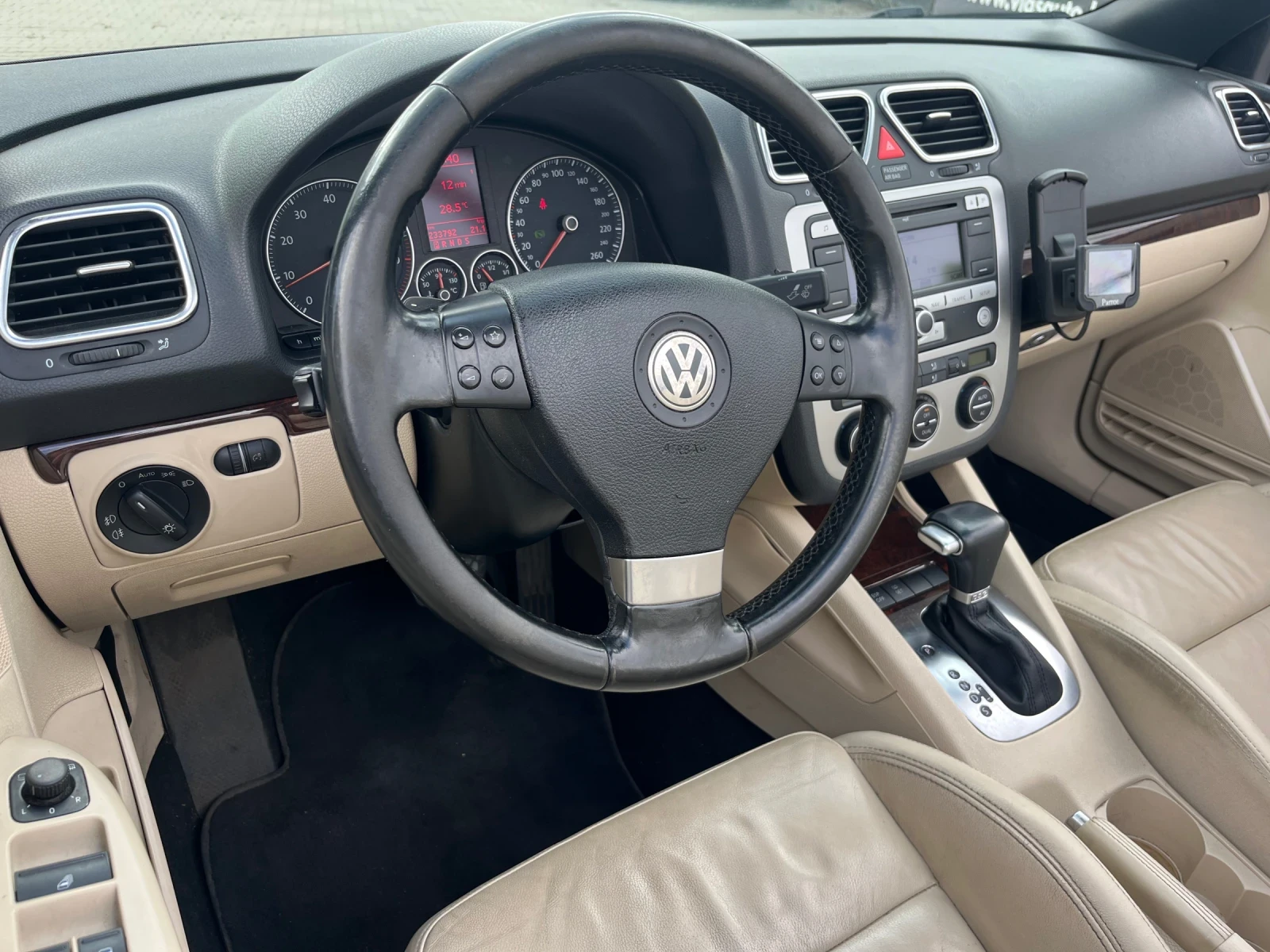 VW Eos Facelift 200k.c. Automatic - изображение 10