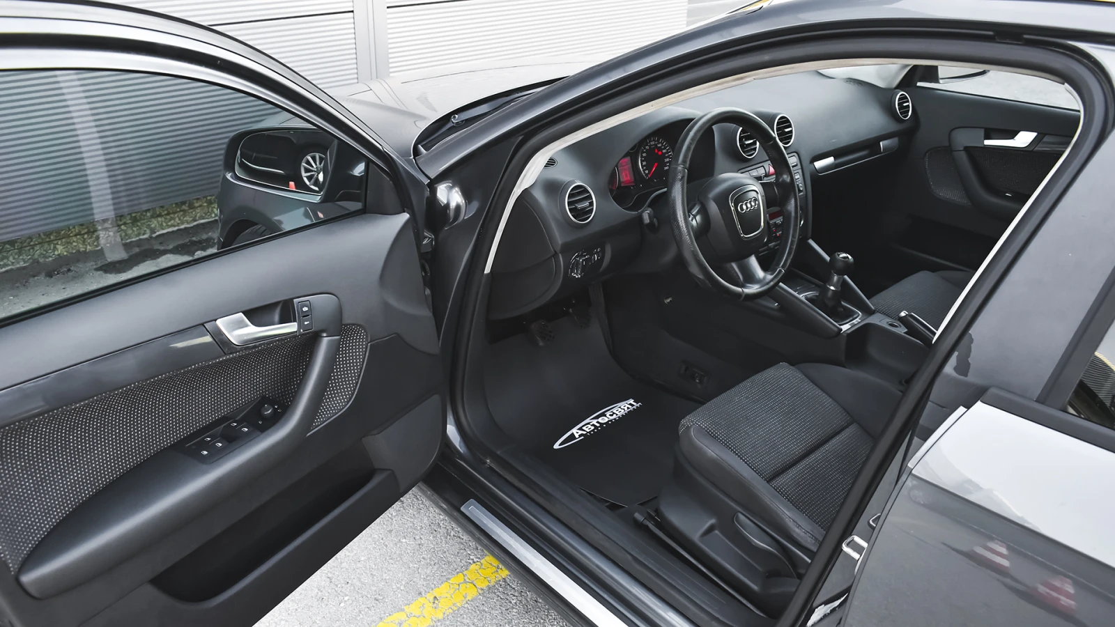 Audi A3 Sportback 2.0 TDI 16V - изображение 8