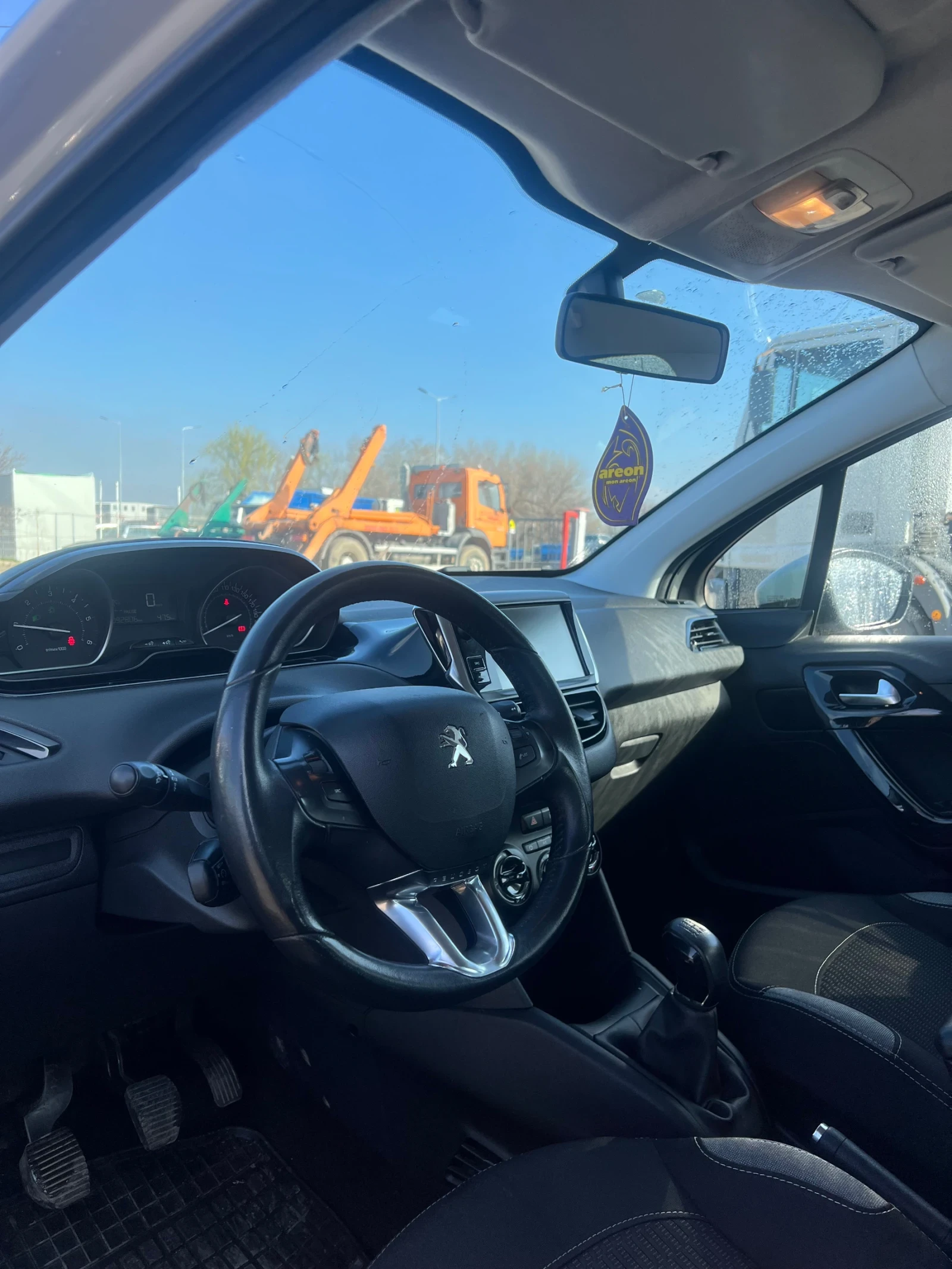 Peugeot 208  - изображение 7